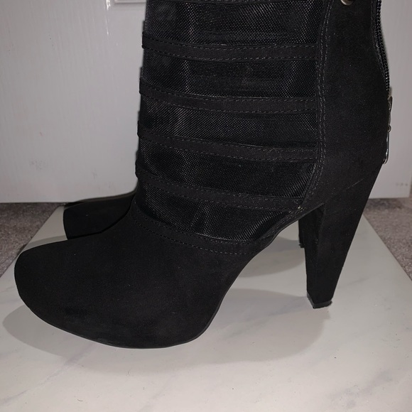 Guess Booties - Picture 6 of 6